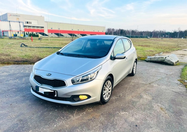 Kia Ceed cena 23900 przebieg: 193000, rok produkcji 2012 z Bydgoszcz małe 121